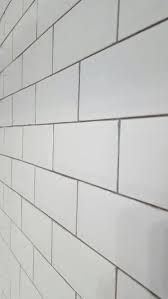 A delightful twist on classic subway tile, the santa monica white ceramic tile stuns with its wavy body, handmade look, and high polished finish. Beveled White Subway Tile With Delorean Gray Grout Diy Kitchen Remodel Cheap Kitchen Remodel Simple Kitchen Remodel