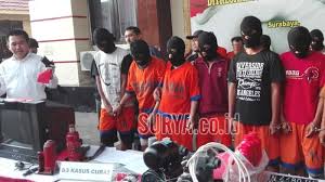 We would like to show you a description here but the site won't allow us. Perampok Rp 200 Juta Di Pt Gudang Garam Banyuwangi Tertangkap Ini Tampang Tampang Mereka Surya