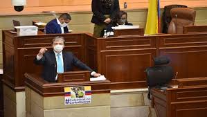 El senador del polo iván cepeda, uno de los promotores del debate reveló que parte del material documental que sustenta el debate de moción de censura contiene 462 videos, imágenes y audios que provienen de personas que estaban en 35 ciudades del. Camara Colombiana Niega Mocion De Censura A Ministro De Defensa Noticias Telesur