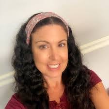 Arianna Laskey's Instagram, Twitter & Facebook