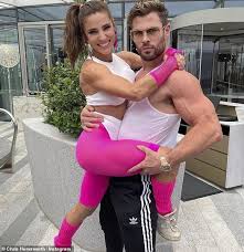 That are either knitted or woven at alibaba.com are available in multiple varieties depending on their sizes, designs, textures, qualities, and other associated features. Chris Hemsworth And His Wife Elsa Pataky Dress Up In Tight Spandex As They Attend 80s Party Readsector Female