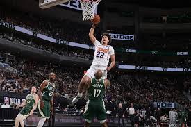 太陽隊的布克 (devin booker)和保羅 (chris paul)，以及公鹿隊的米德頓 (khris middleton. Zirqhdhm1ddynm
