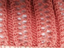 Das lochmuster wird hergestellt, indem man einen garn umarbeitet und zwei maschen zusammenstrickt oder pfettet. Lochmuster Stricken Lochmuster Anleitung Schals Pullis Boleros