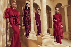 Anda bisa mengenakan baju kurung muslimah ini untuk menghadiri berbagai macam acara, seperti pesta pernikahan, hangout ataupun hari raya 2019. Zalora S Lubna And Zalia Muslimah Clothing Labels Have You Covered For Hari Raya And Beyond Buro 24 7 Singapore