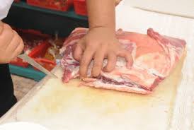 Rebus daging kambing, usus kambing, hati kambing, jahe, serai, dan daun jeruk hingga daging empuk dan matang. Yuk Olah Kambing Jadi Hidangan Rabeg Serang Republika Online