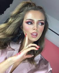 Veronica Jarvis's Instagram, Twitter & Facebook