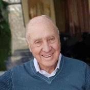 Robert Vallo's Instagram, Twitter & Facebook