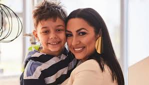 În clipul postat pe youtube cei doi vorbesc despre modul în care a evoluat viaţa lor şi ce înseamnă. Fiul Andrei È™i Al Lui CÄƒtÄƒlin MÄƒruÈ›Äƒ A Implinit 9 Ani ViaÈ›a NoastrÄƒ Nu A Mai Fost La Fel Romanesti Vedete Unica Ro