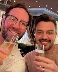 Stopped for champs 🥂 before we go see Leanne Morgan CJ Bryant #vegas  #leannemorgan