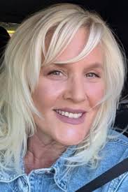 Sarah Dinardo's Instagram, Twitter & Facebook