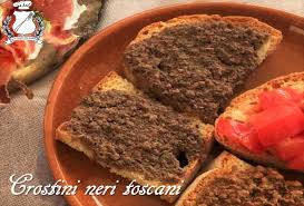 La ribollita è una ricetta tipica toscana, una zuppa ricca e gustosa a base di verdure, fagioli cannellini e pane raffermo. Ricette Tipiche Toscane Gran Consiglio Della Forchetta