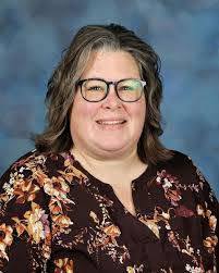 Mary Ratz's Instagram, Twitter & Facebook