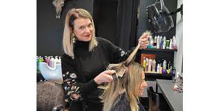 Durant l'exercice du travail de gérant / gérante salon de coiffure, les activités suivantes sont souvent pratiquées : Changer De Coiffure En 2020 Les Conseils De Salons Angevins Angers Maville Com