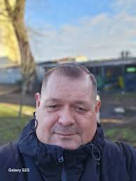 Dzień dobry mieszkam woj. Lubuskie i z miłą chęcią poznam panią do stałego  związku