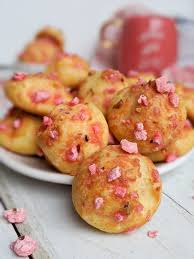 Chouquettes Aux Pralines Roses Lulalovegood Recette Recette Chouquette Alimentation Praline Rose