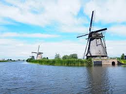 Die windmühlen von kinderdijk gehören zu den schönsten ausflugszielen hollands. Kinderdijk Or Zaanse Schans Rachel S Ruminations
