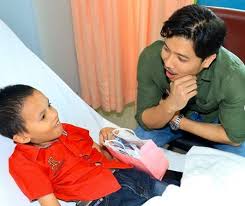 Fattah amin terkejut menang trofi pelakon lelaki terbaik peringkat antarabangsa. Hero Berjiwa Penyayang Fattah Amin Hiburkan Pesakit Kanak Kanak Hkl Nona