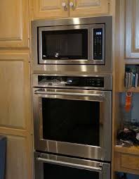 wall oven, countertop microwave oven
