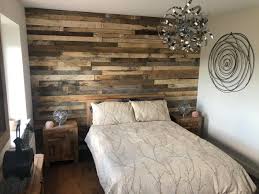 Diy pallet bedroom wall paneling: Fitness Instructor Creates Stunning Feature Wall From Pallet Wood For Just 50 Deadline News