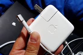 One day, my friend told me over the phone to come to the hospital then i left in this article, i'm going to show you the most accessible ways about how to charge macbook/macbook pro without charger. Macbook Won T Turn On Here S How To Fix It
