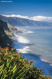 Arhipelagul madeira face parte din macaronesia, o regiune de orgine vulcanică, alături de insulele capul verde, azore, selvagens și canare. Madera Portugalia Places To Travel Madeira Island Wonders Of The World