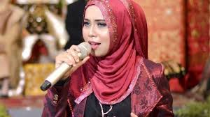 Ada rindu untukmu ( pance f pondang ). Vanny Vabiola Biografi Gambaran