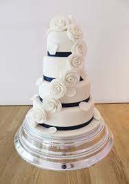 Brides in bloom is the only integrated professional wedding florist, wedding cake and event styling our floral decorated wedding cakes are incredibly delicious. Floral Cakes Archives The Cakery Leamington Spa