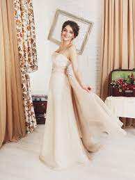 The voice of hochzeitskleid is neutral and the article das. Das Hochzeitskleid Der Schutze Frau Muss Nicht Unbedingt Weiss Sein Ein Kleid Hochzeitskleid Kleid Hochzeit Kleider