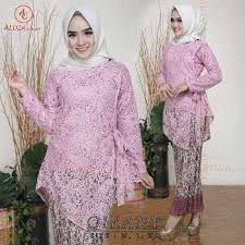 Kebaya lace kebaya brokat kebaya dress batik kebaya kebaya kutu baru hijab dress brukat model kebaya bali modern untuk tampil beda di setiap acara. 55 Model Baju Kebaya Brokat Cantik Terbaru Muda Co Id