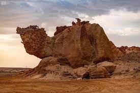 أخبار السعودية on instagram صور معلم صخرة الجمل بمحافظة الوجه شمال غرب المملكة منحوت طبيعي جميل يج natural landmarks monument valley nature