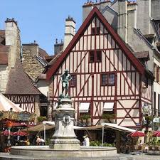 La Place Du Bareuzai Au Centre De Dijon Bourgogne Bourgogne Tourisme Hotel Bourgogne