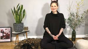 Vanessa freitag geführte meditation für innere ruhe und kraft. Entspannung Im Alltag Mit Dieser 8 Minuten Meditation Zu Innerer Ruhe Und Positiven Gedanken Bunte De