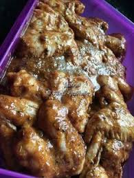 Sebagaimana ayam goreng pada umumnya, lauk ayam pandan ini tetap nikmat walau tidak disajikan hangat dan luwes berpadu sayuran rumahan. 270 Resepi Ideas In 2021 Jus Epal Ayam Panggang Roti Sosej