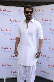 Shop Bollywood Celebrity Diwali2017 Onlywhite Kurta Outfit On Seenit 35107 Tons of awesome ajay devgan wallpapers to download for free. outfit on seenit