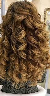 Die neuesten kurzen frisuren für mädchen sind alle hier, so wählen sie ihre lieblings chic, emo oder kantigen look unserer pophaircuts.com inspiration gallery jetzt! Hochzeit Updo Prom Lange Locken Braut Braut Hochzeit Lange Locken Prom Updo Frisur Lange Haare Locken Locken Lange Haare Lange Haare