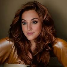 Holly Mcnulty's Instagram, Twitter & Facebook