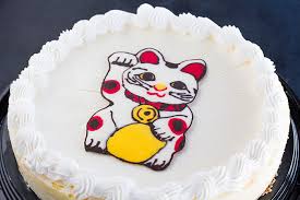 Build a Birthday Bug Style (Who wouldn't want a maneki-neko cheesecake?) -  La Fuji Mama