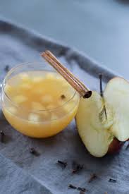 Rezept Weihnachtlicher Bratapfel Punsch Apfelgluhwein Mit Zimt Und Vanille Gebratene Apfel Punsch Rezept Essen Und Trinken