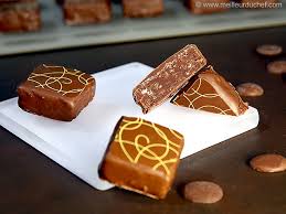 Carres De Chocolat Au Lait Ganache Croustillante Et Petillante Recette Chocolats Faits Maison Faire Du Chocolat Chocolat