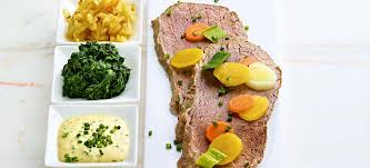 Rezept Tipp Tafelspitz Mit Rosterdapfeln Cremespinat Apfelkren Und Schnittlauchsauce Falstaff