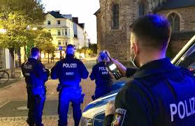 Ausgangssperre und kontaktverbot, beides bedeutet. Egbgmsx8djcymm