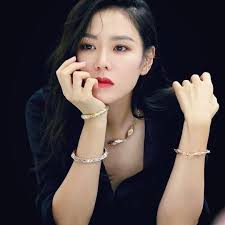 ღ손예진 팬스타그램ღ님이 Instagram에 게시물을 공유했습니다 이 세상 미모가 아니야 손예진 Sonyejin 화보 배우 팬스타그램 사랑의불시착 둘리커플 윤세리 Yejinvely ღ손예진 팬스타그램ღ님의 계정을 팔로우하여 게 2020 립 메이크업 배우