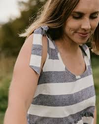 Robyn Meadows's Instagram, Twitter & Facebook