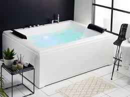 Eine badewanne mit whirlpool wird vor allem denjenigen empfohlen, die von ihrem badezimmer mehr erwarten, als nur funktionalität und bequeme nutzung bei der morgendlichen und abendlichen. Whirlpools Bis Zu 70 Gunstiger Online Kaufen Beliani De
