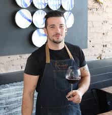 Carlos maldonado se dedicaba a la venta ambulante de quesos y jamones cuando en 2015 logró convertirse en uno de los participantes de la tercera edición de masterchef. Carlos Maldonado Gana Su Primera Estrella Michelin Cover Talavera