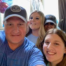 Tara Vernon's Instagram, Twitter & Facebook