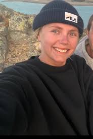 Hello! I am a nanny/ babysitter based in Glasgow, for a 5 month old baby. I  previously worked in a primary school as an ASN assistant for young  children with special needs