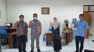 Translation of di samping in english. Universitas Ivet Semarang Segera Luncurkan Program Campus English Camp Tribun Jateng