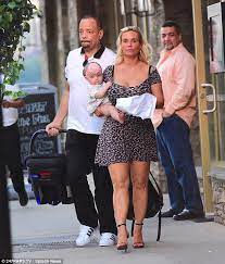 Nicole austin was born in 1979 in palos verdes, california. Coco Austin Pops Baby Chanel On Her Hip As Struts Along In High Heels Coco Austin Baby Chanel Kim Kardashian Red Carpet