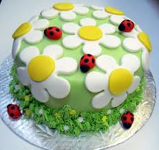 Idee Di Torte E Dolci Con Fiori Per La Festa Di Primavera Fiori Semplici O Colorati In Pasta Di Zucchero Con Farfalle E Coccinel Decorazioni Dolci Torte Dolci